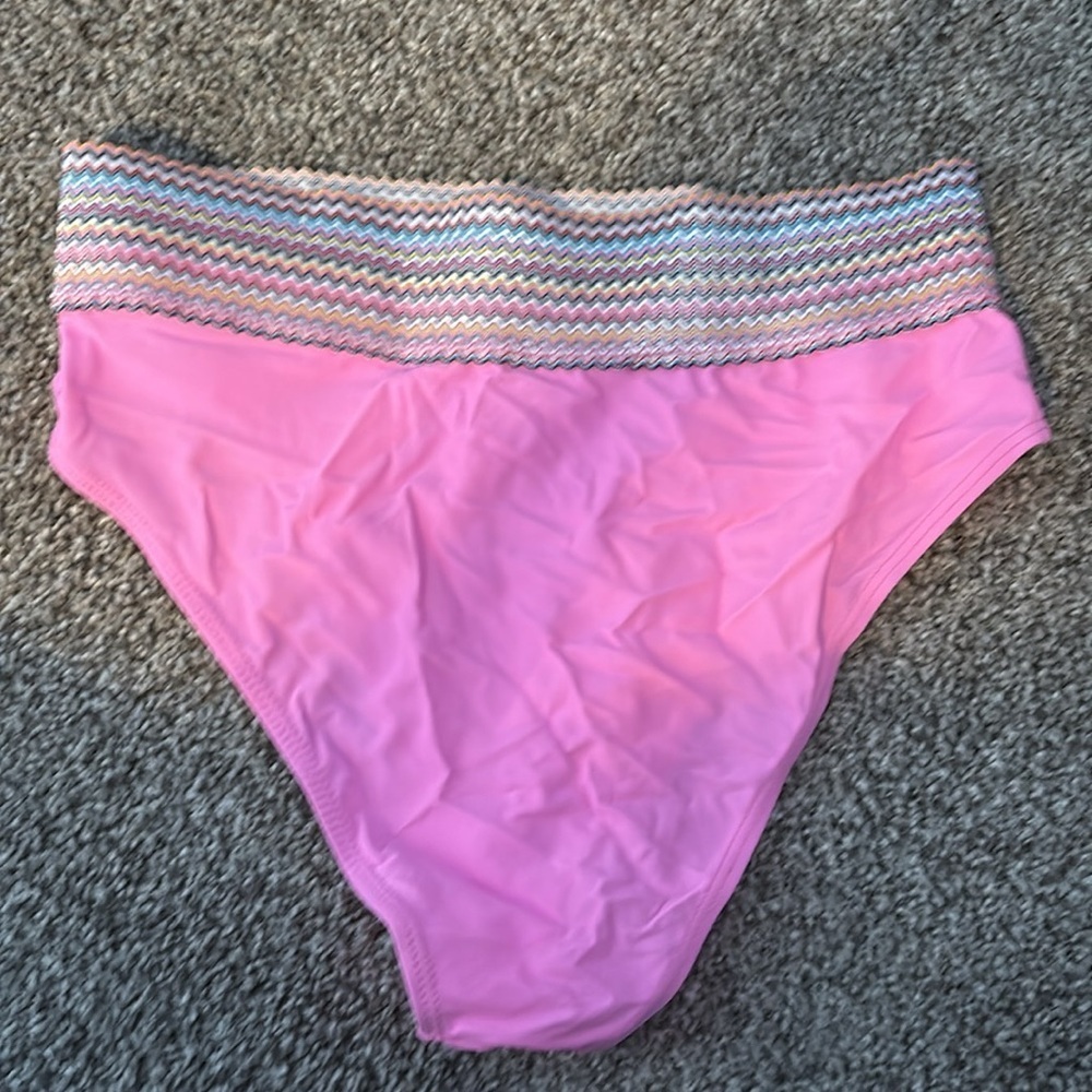 Pink Bikini - Picture 4 of 9